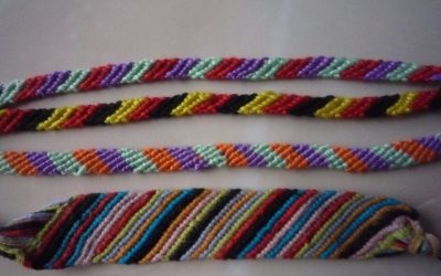 Tuto pour réaliser un bracelet de l&rsquo;amitié, modèle « Candy Stripe »